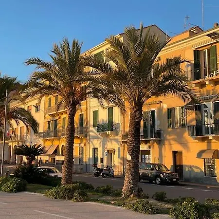 Sunset Haven By The Sea Apartman
